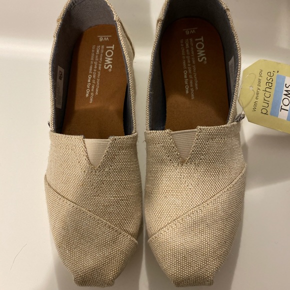 Toms Loafers -Light Creme Shimmer Brand New Size 6 - Picture 9 of 10